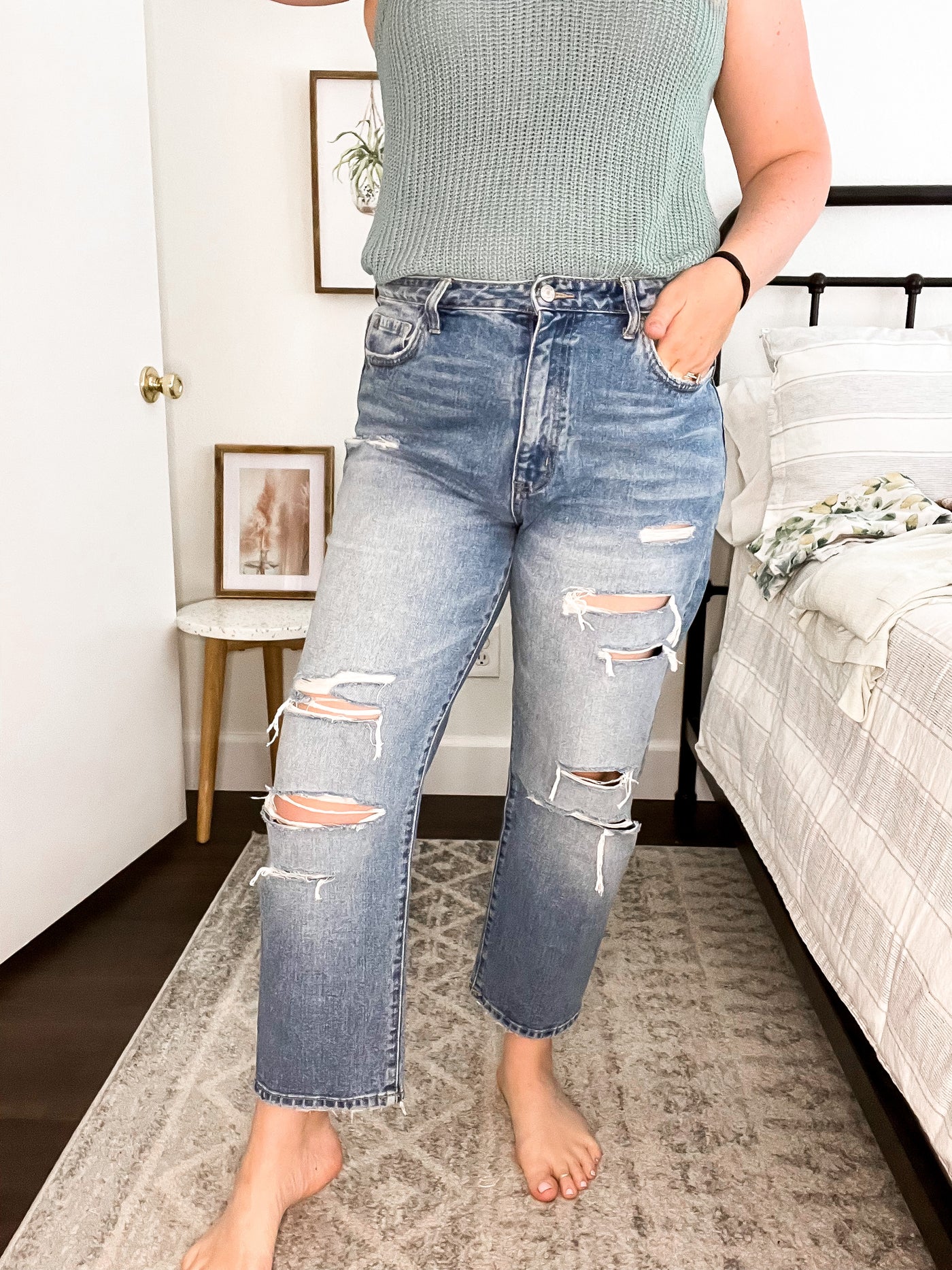 Beverly straight leg distressed crop